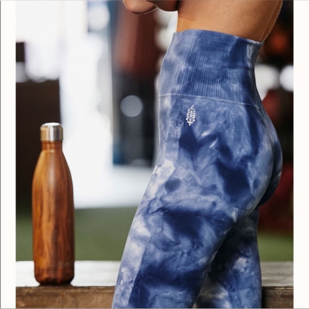 Free People FP Movement Good Karma Blue and White Tie-Dye Leggings xs small